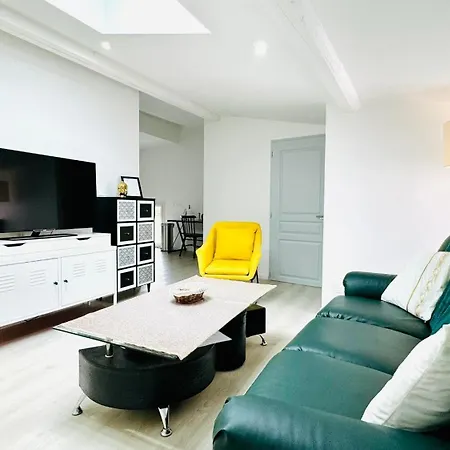 L'appartement Du Chateau Holiday home Alzonne